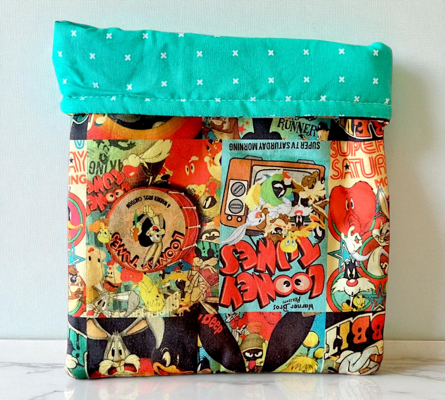Medium Book Sleeve - Loony Tunes